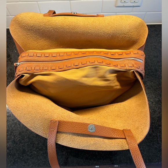 Large Hobo Bag by Chinese Laundry, Faux camel colored Leather. - Picture 5 of 8